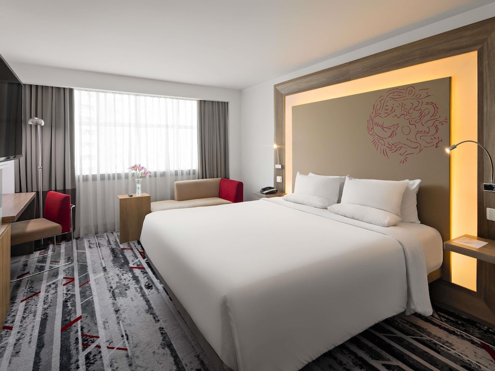 Habitación Premier en Piso Ejecutivo con 1 Cama King del hotel Novotel Jakarta Gajah Mada. Foto 2