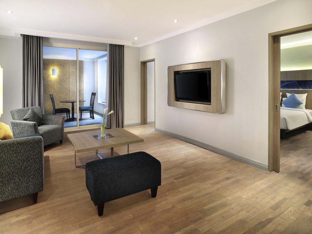 Suite Vista Jardín Accesible Accesible (discapacidad auditiva) del hotel Novotel Jakarta Mangga Dua Square