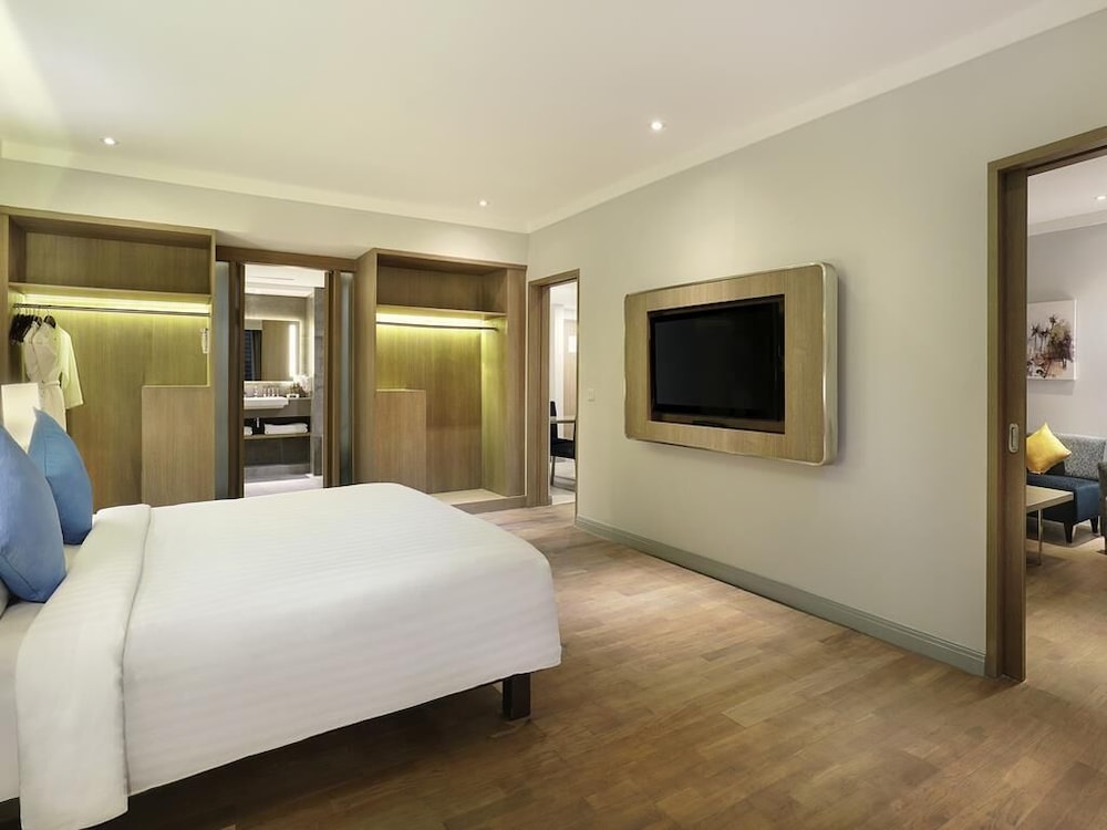 Suite Vista Jardín Accesible Accesible (discapacidad auditiva) del hotel Novotel Jakarta Mangga Dua Square. Foto 1