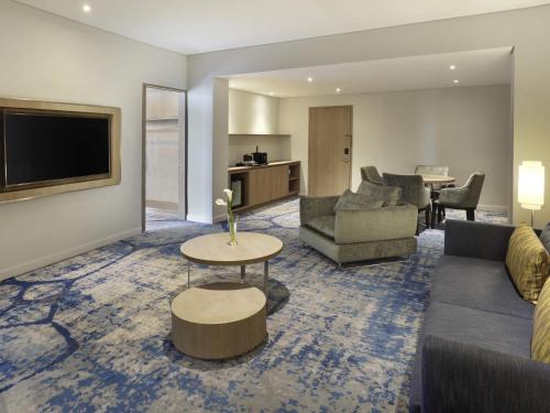 Suite Deluxe Piso Premier del hotel Novotel Jakarta Mangga Dua Square