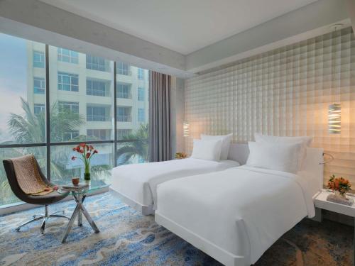 Habitación Deluxe con 2 camas individuales del hotel Pullman Jakarta Central Park