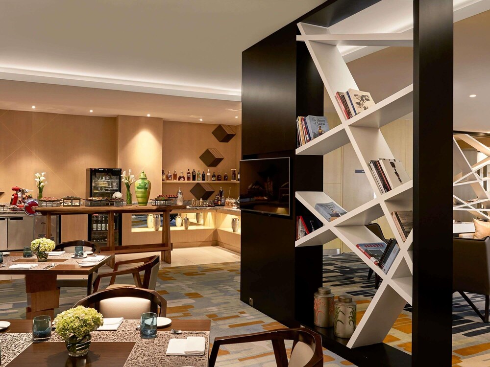 Habitación Deluxe, 1 cama de matrimonio grande (Grand Executive) del hotel Pullman Jakarta Indonesia. Foto 3
