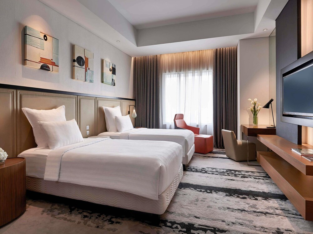 Suite, varias camas, Acceso al salón del club (Accent) del hotel Pullman Jakarta Indonesia. Foto 1