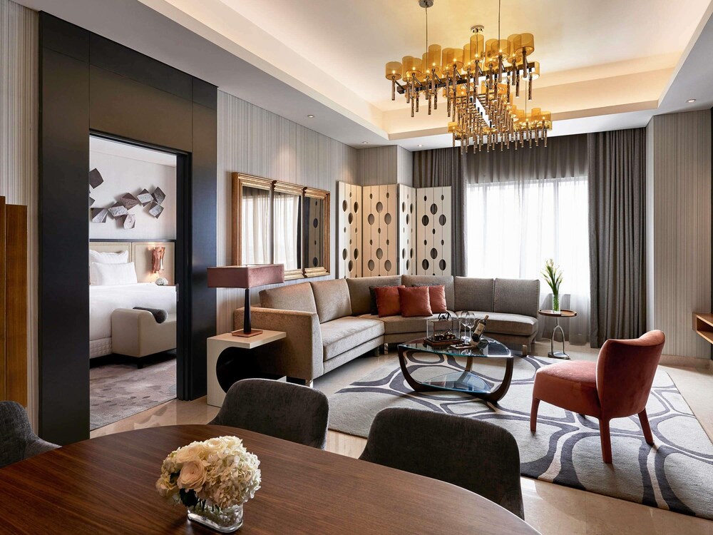 Suite, varias camas, Acceso al salón del club (Accent) del hotel Pullman Jakarta Indonesia. Foto 2