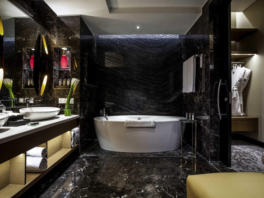 Suite, varias camas, Acceso al salón del club (Accent) del hotel Pullman Jakarta Indonesia. Foto 3