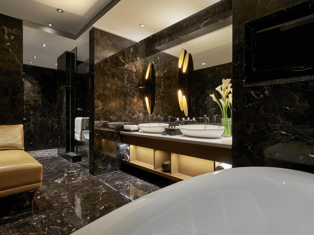 Suite, varias camas, Acceso al salón del club (Accent) del hotel Pullman Jakarta Indonesia. Foto 4