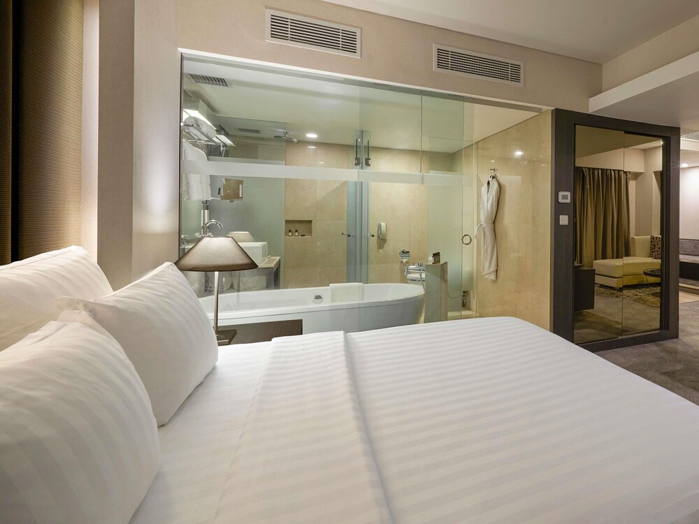 Suite junior, 1 cama de matrimonio grande, Acceso al salón del club del hotel Pullman Jakarta Indonesia