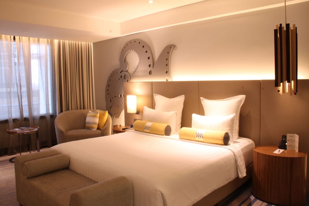 Habitación Deluxe, 1 cama de matrimonio grande (Grand) del hotel Pullman Jakarta Indonesia. Foto 3
