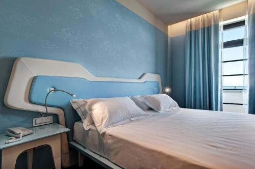 Doble con vistas al mar del hotel Jr Hotels Bari Grande Albergo Delle Nazioni. Foto 4