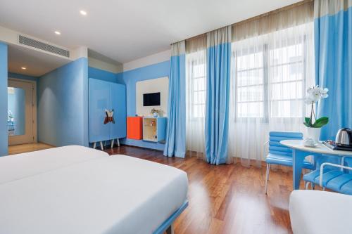Habitación Triple Superior del hotel Jr Hotels Bari Grande Albergo Delle Nazioni. Foto 1