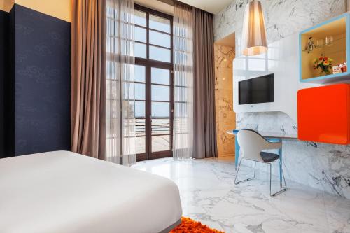 Suite Presidencial del hotel Jr Hotels Bari Grande Albergo Delle Nazioni. Foto 7