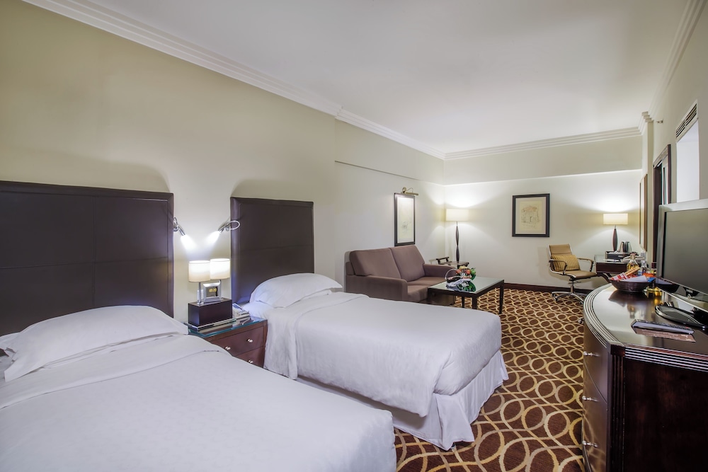 Habitación superior con 2 camas individuales del hotel Grand Excelsior Deira. Foto 4
