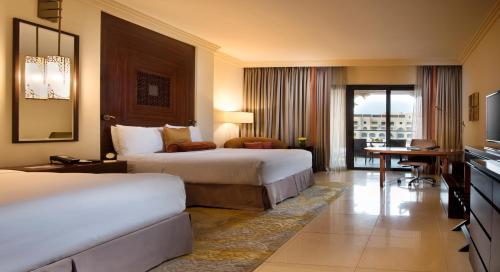 Alojamiento Fairmont Heritage con 2 camas grandes del hotel Fairmont The Palm. Foto 5