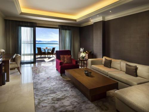 Suite Fairmont con 1 dormitorio y vistas al mar de Palm del hotel Fairmont The Palm. Foto 5