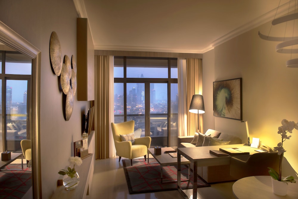 Suite Deluxe, vistas a la ciudad del hotel Two Seasons and Apartments. Foto 5