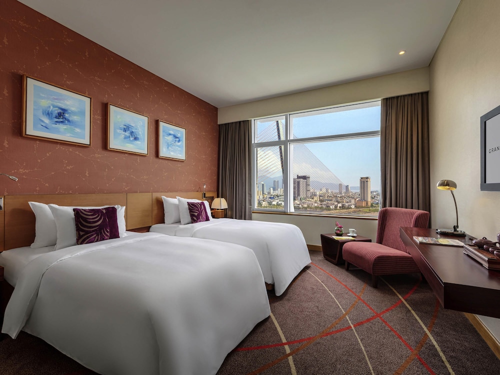 Deluxe Twin, vista al río, planta alta con acceso al Privilege Lounge del hotel Grand Mercure Danang