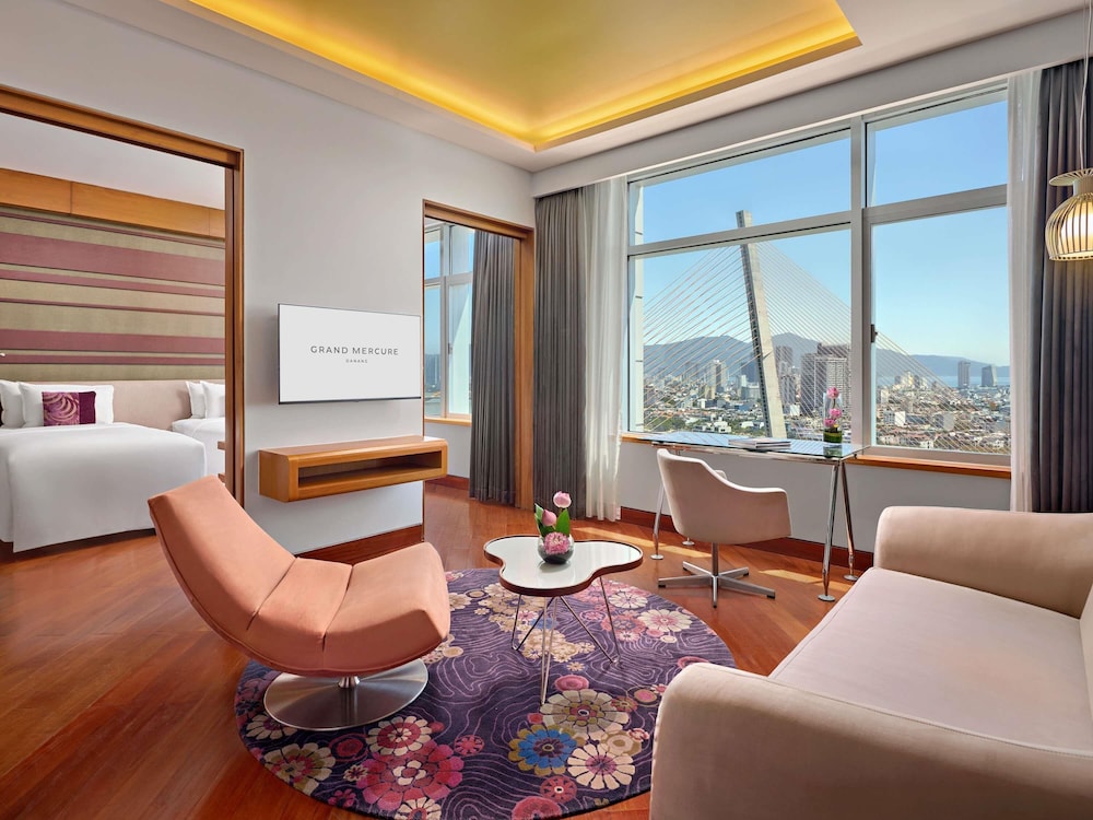 Suite Ejecutiva Twin, vista al río, planta alta con acceso al Privilege Lounge del hotel Grand Mercure Danang
