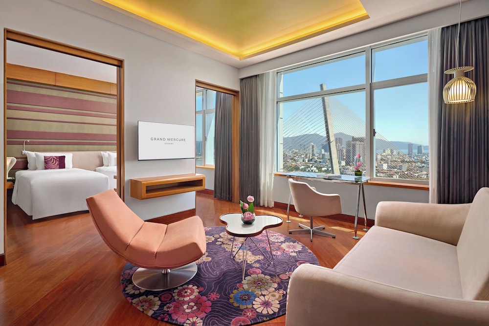 Suite Ejecutiva Twin, vista al río, planta alta con acceso al Privilege Lounge del hotel Grand Mercure Danang. Foto 2