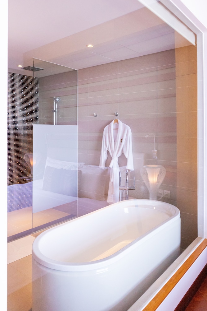 Suite Familiar, planta alta con acceso al Privilege Lounge del hotel Grand Mercure Danang. Foto 7