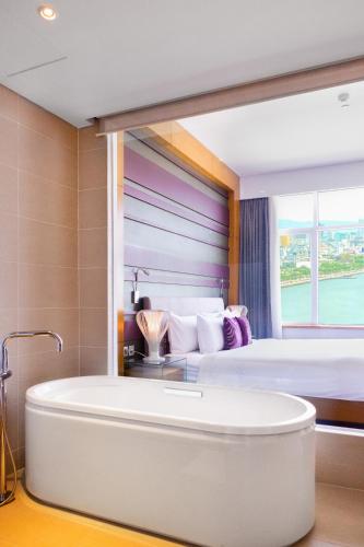 Suite Ejecutiva, vista al río, planta alta con acceso al Privilege Lounge del hotel Grand Mercure Danang. Foto 4