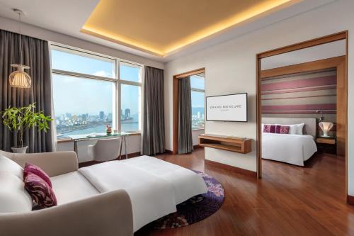 Suite Ejecutiva, vista al río, planta alta con acceso al Privilege Lounge del hotel Grand Mercure Danang. Foto 8