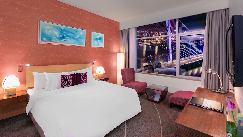 Deluxe Queen, planta alta con acceso al Privilege Lounge del hotel Grand Mercure Danang. Foto 1