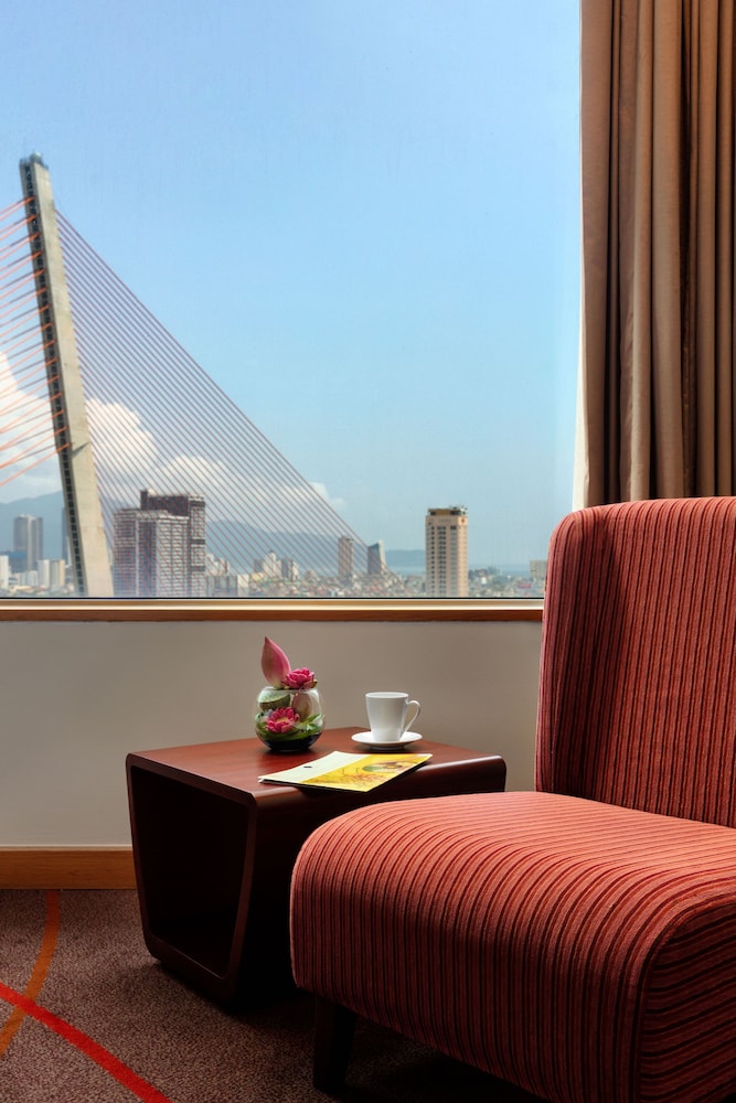 Deluxe Queen, planta alta con acceso al Privilege Lounge del hotel Grand Mercure Danang. Foto 2