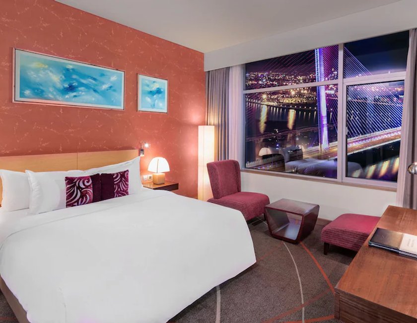 Habitación doble Vista Rio Superior 1 Cama queen del hotel Grand Mercure Danang. Foto 1