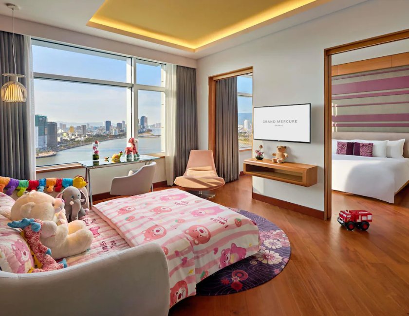 Suite 1 Cama king Vista ciudad Planta Alta Familiar Privilege Sofá Cama incluido del hotel Grand Mercure Danang