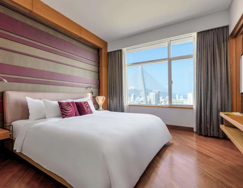 Suite 1 Cama king Vista ciudad Planta Alta Familiar Privilege Sofá Cama incluido del hotel Grand Mercure Danang. Foto 6
