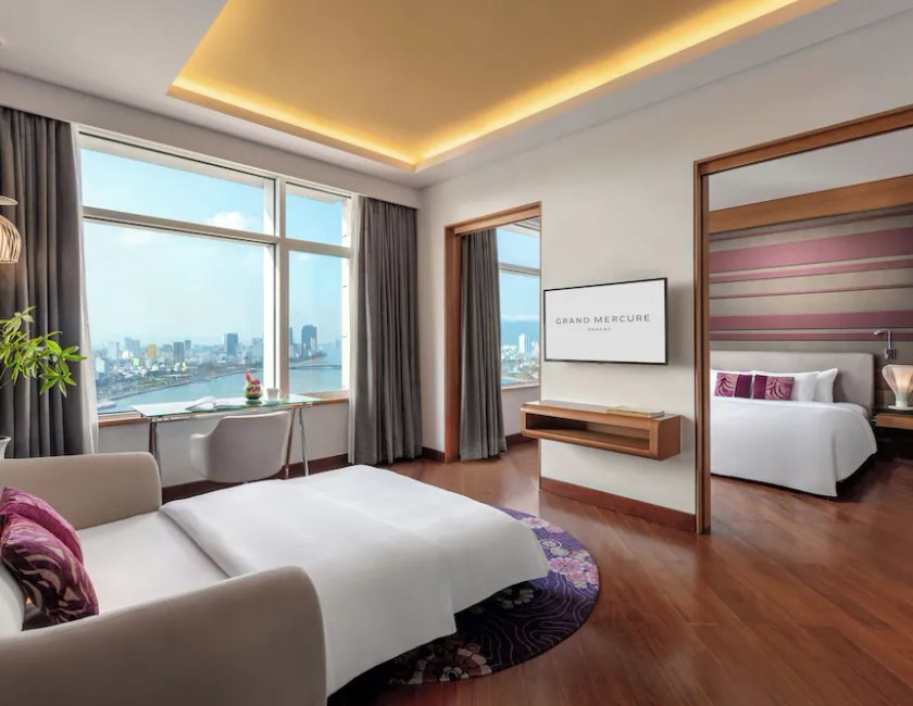 Suite 1 Cama king Vista ciudad Planta Alta Familiar Privilege Sofá Cama incluido del hotel Grand Mercure Danang. Foto 8