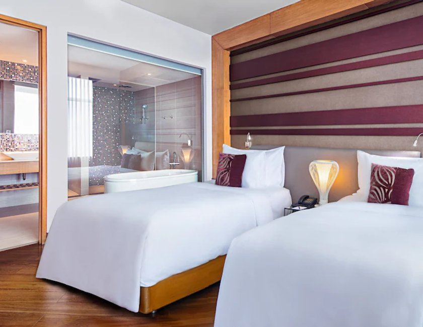 Suite Vista Rio Planta Alta Privilege 2 Camas individuales del hotel Grand Mercure Danang. Foto 4