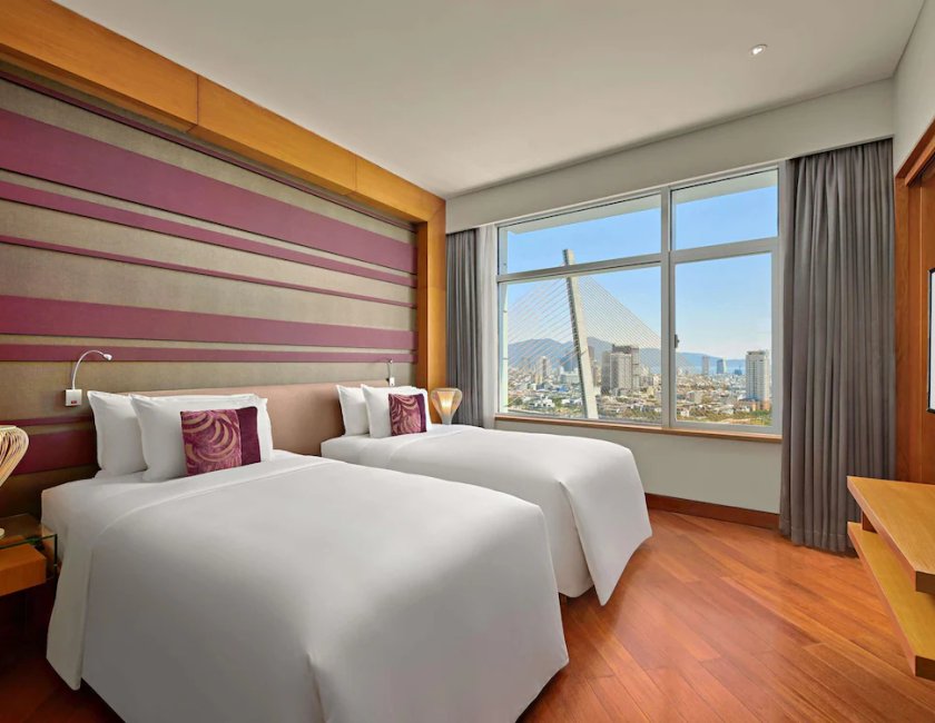 Suite Vista Rio Planta Alta Privilege 2 Camas individuales del hotel Grand Mercure Danang. Foto 5
