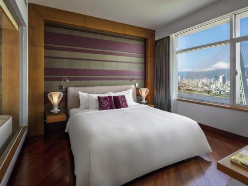 Suite Ejecutiva, vista al río, planta alta con acceso al Privilege Lounge del hotel Grand Mercure Danang. Foto 12