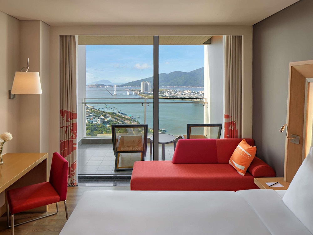 Habitación doble Balcón o Terraza Superior 1 Cama king del hotel Novotel Danang Premier Han River. Foto 5