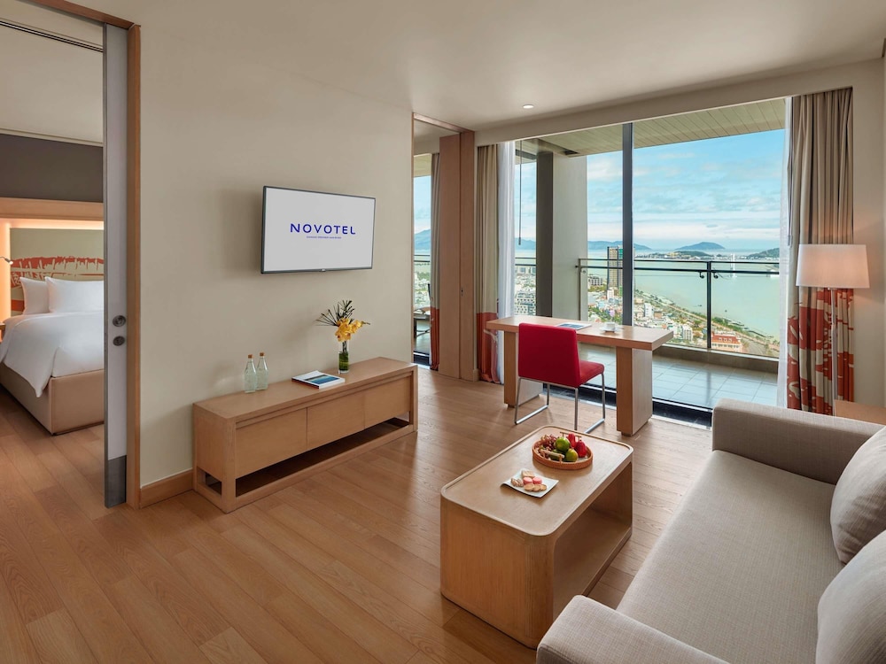 Suite Novotel, balcón, vista al río Han, bañera y acceso al Premier Lounge - 1 cama king, 56 m2 del hotel Novotel Danang Premier Han River
