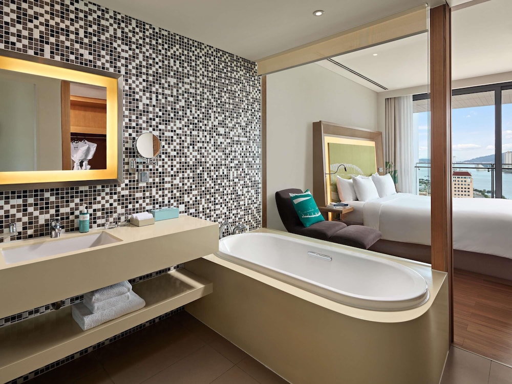 Apartamento de 1 Dormitorio, balcón, sala de estar, cocinas totalmente equipadas, bañera, 01 cama king del hotel Novotel Danang Premier Han River. Foto 4