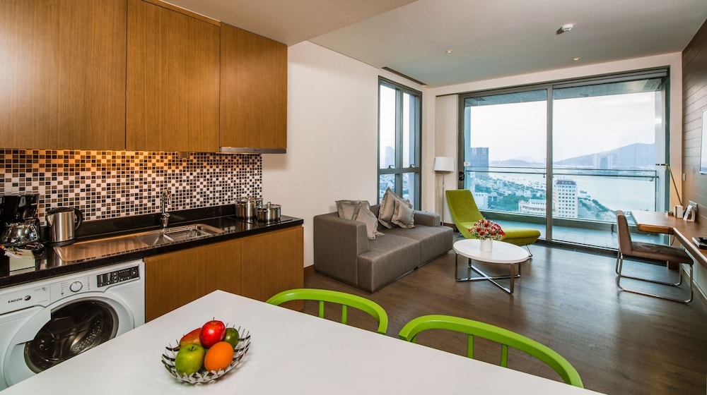 Apartamento de 1 Dormitorio, balcón, sala de estar, cocinas totalmente equipadas, bañera, 01 cama king del hotel Novotel Danang Premier Han River. Foto 5