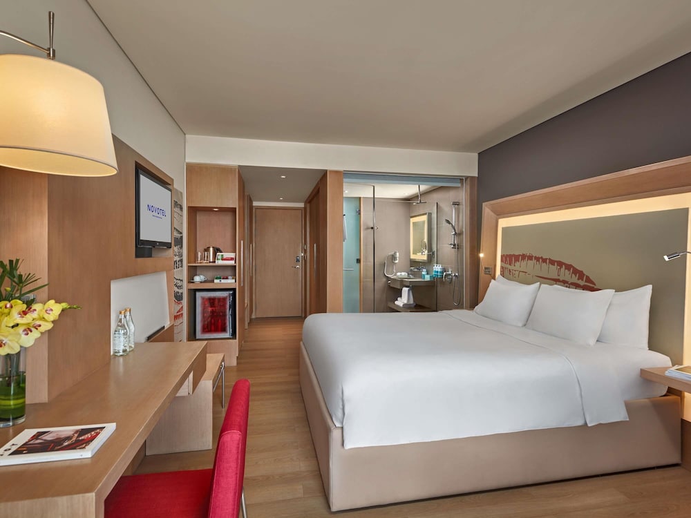 Habitación Deluxe, Balcón, Vista al Puente del Dragón - 1 Cama King del hotel Novotel Danang Premier Han River. Foto 2