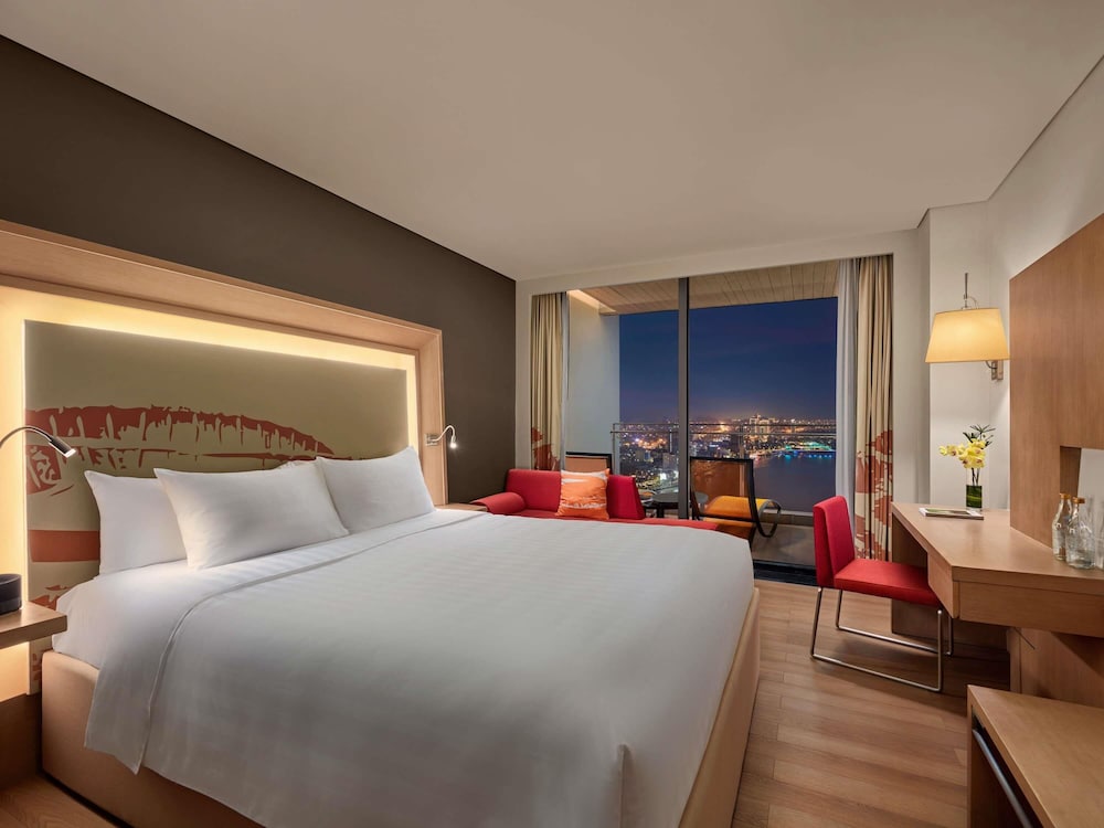 Habitación Ejecutiva, balcón con vista al río Han y acceso al Premier Lounge - 1 cama king del hotel Novotel Danang Premier Han River. Foto 9