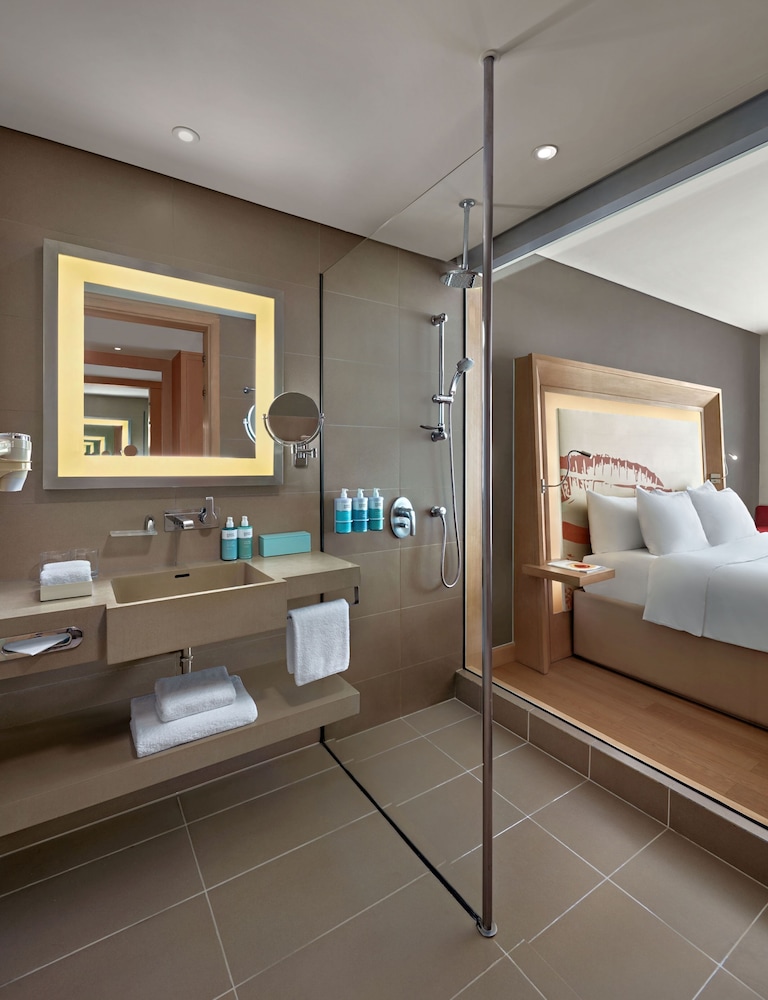 Habitación Ejecutiva, balcón con vista al río Han y acceso al Premier Lounge - 1 cama king del hotel Novotel Danang Premier Han River. Foto 10