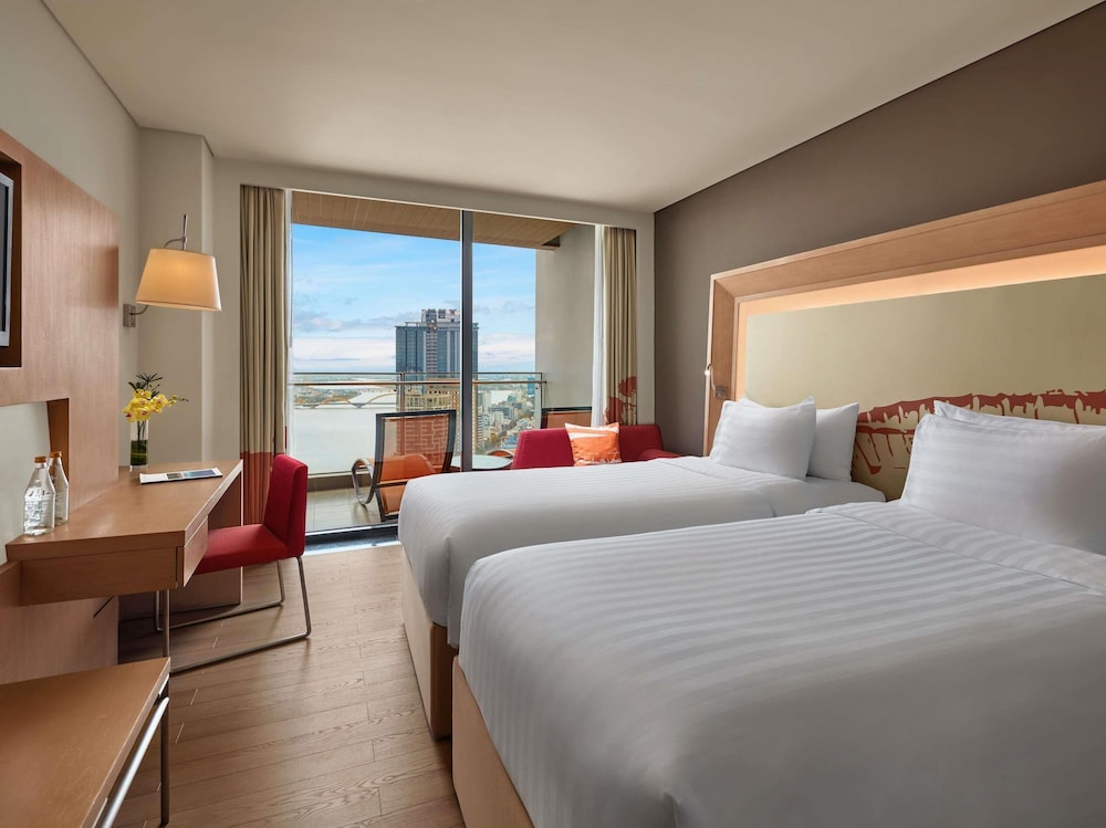 Habitación Ejecutiva, balcón con vista al río Han y acceso al Premier Lounge - 2 camas individuales del hotel Novotel Danang Premier Han River