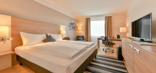 Habitación Superior con una cama doble o dos camas individuales del hotel Mercure Aachen Europaplatz. Foto 7