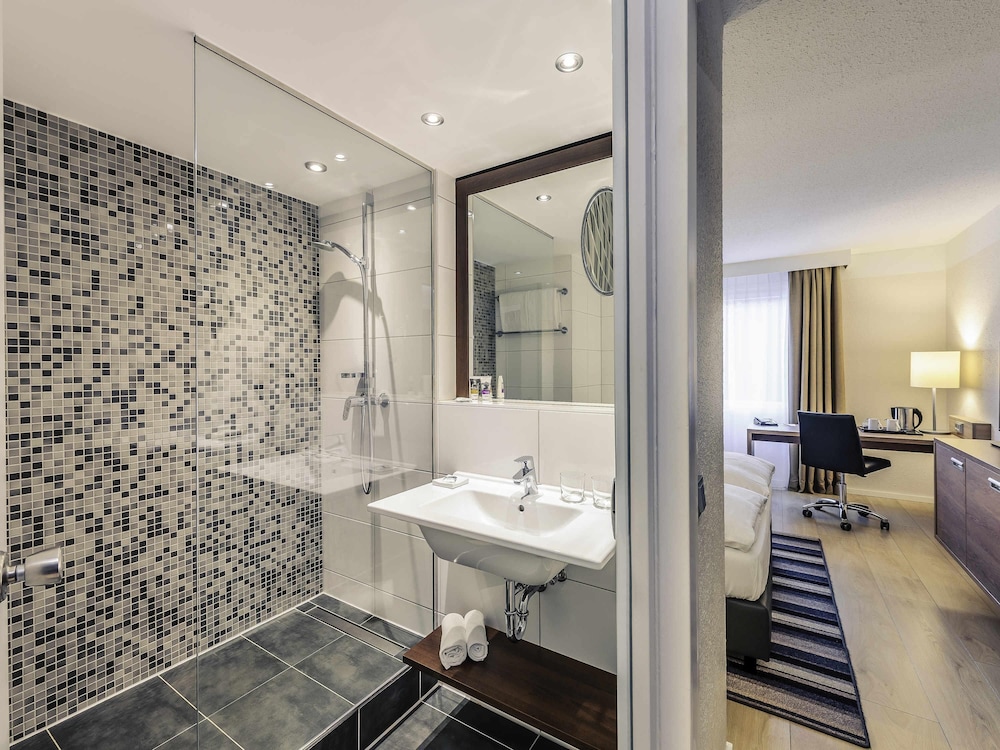 Habitación Privilege con una cama doble del hotel Mercure Aachen Europaplatz. Foto 3