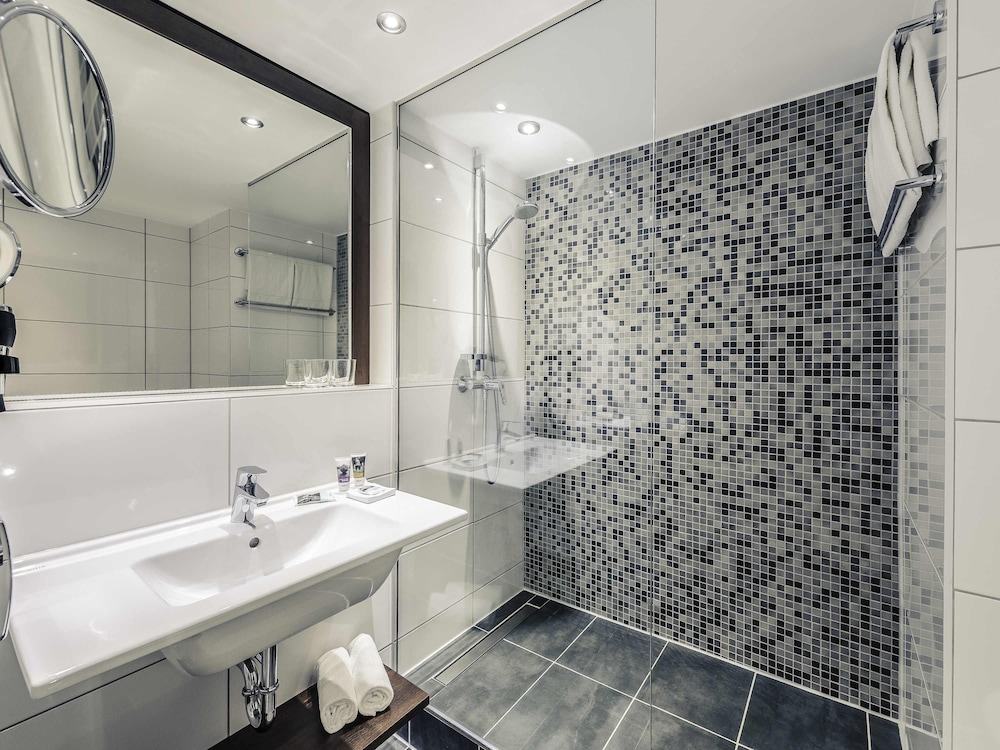 Habitación Standard con cama doble del hotel Mercure Aachen Europaplatz. Foto 7