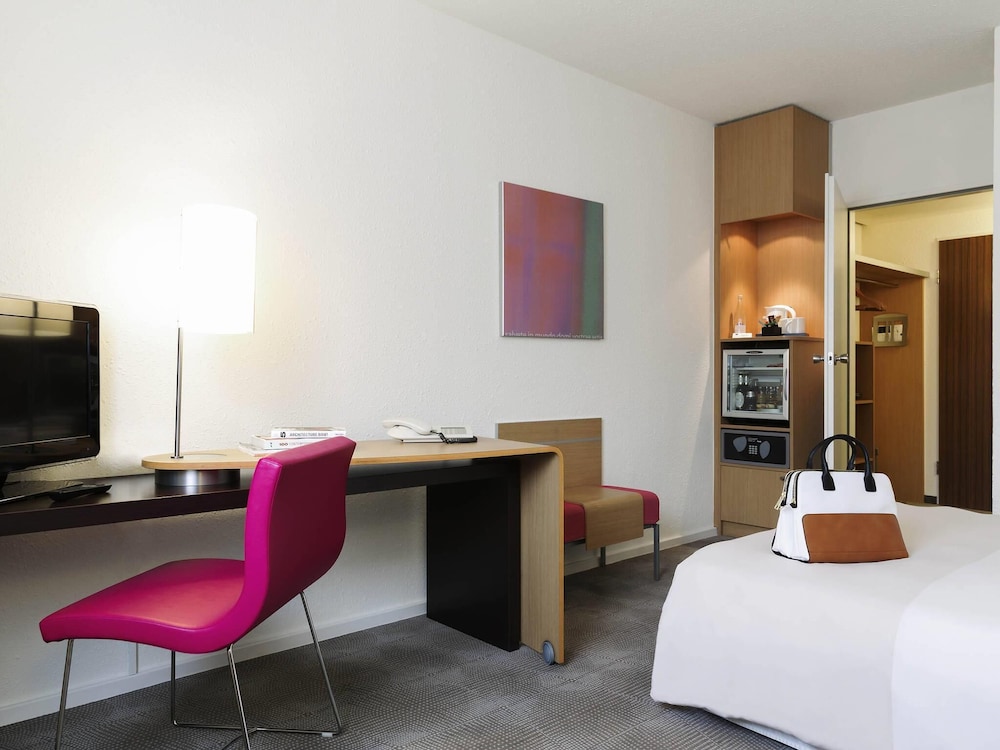 Habitación superior, 1 cama doble con sofá cama del hotel Novotel Frankfurt City. Foto 6