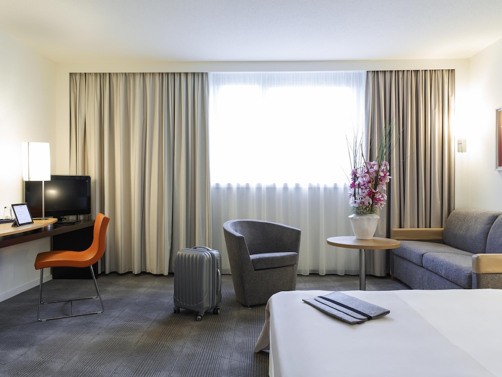 Habitación estándar, 1 cama doble con sofá cama del hotel Novotel Frankfurt City. Foto 3