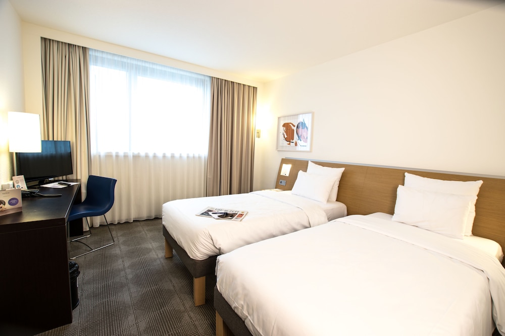 Habitación estándar con 2 camas individuales, 2 camas individuales del hotel Novotel Frankfurt City. Foto 3