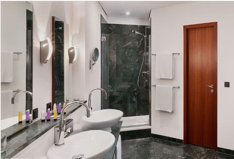 The INNSiDE Apartment Extra Space del hotel Innside Frankfurt Eurotheum. Foto 4