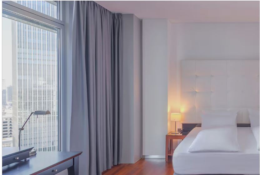 The INNSiDE Apartment Extra Space del hotel Innside Frankfurt Eurotheum. Foto 5